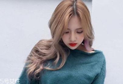 哪种颜色的头发显皮肤白 染什么颜色头发显皮肤白