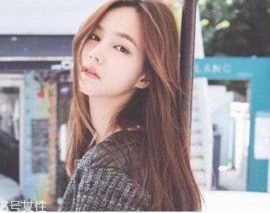 哪种颜色的头发显皮肤白 染什么颜色头发显皮肤白