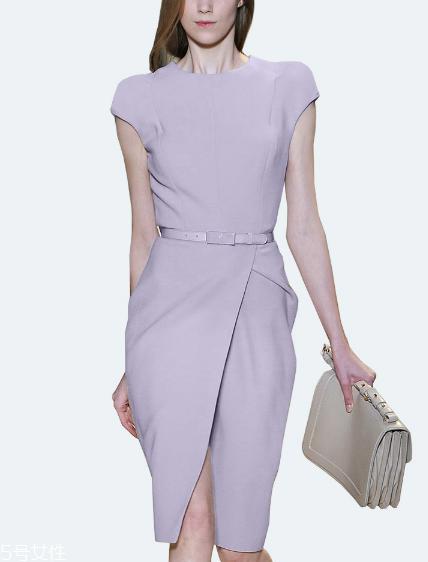 紫色连衣裙怎么搭配？轻松驾驭流行色
