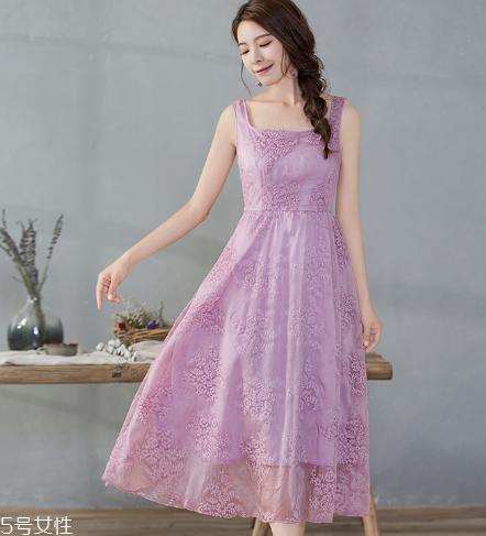 紫色连衣裙怎么搭配？轻松驾驭流行色