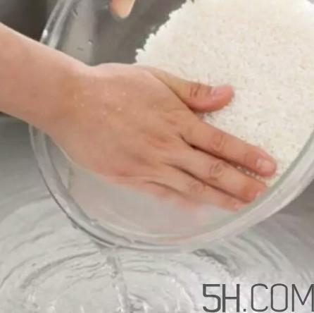 淘米水可以每天洗脸吗 每天用淘米水洗脸有什么好处