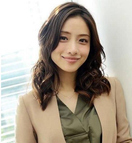 2019最流行的网红刘海 2019最新流行发型女