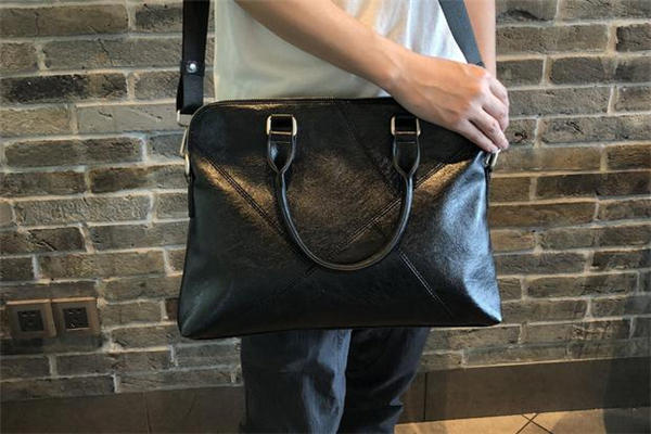 男士手提包怎么选 要注意这些因素