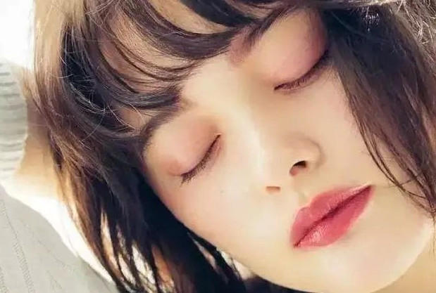 圆脸腮红的画法图解教程
