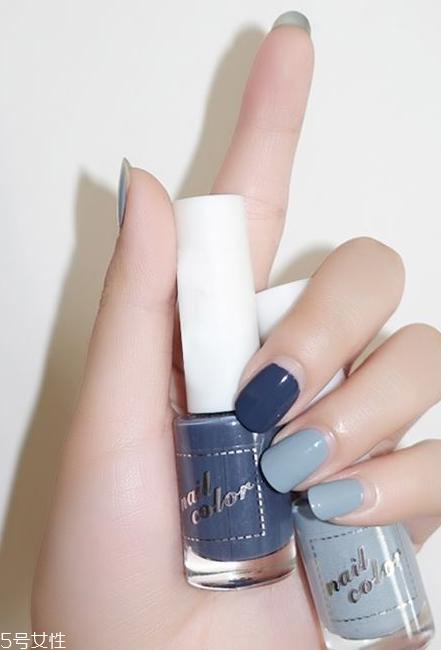 雾霾蓝指甲图片 雾霾蓝美甲样式大全