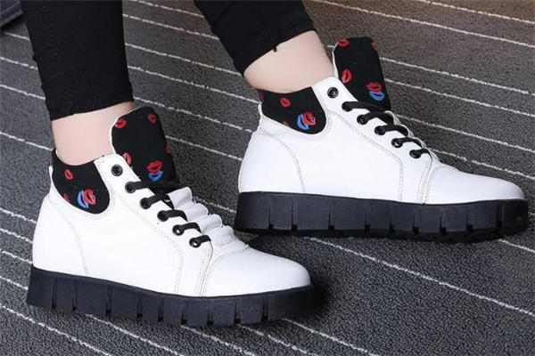 冬天小白鞋怎么搭配？省心搭配get起来