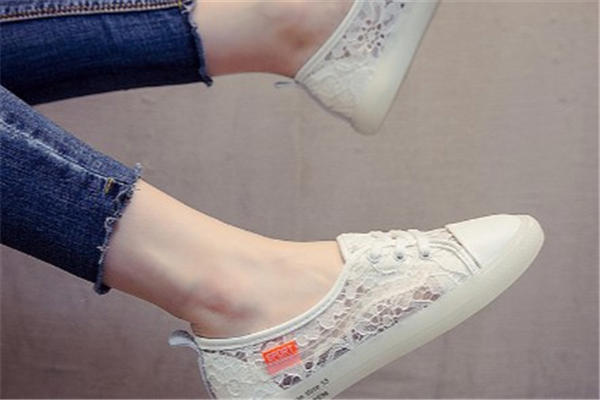 冬天小白鞋怎么搭配？省心搭配get起来
