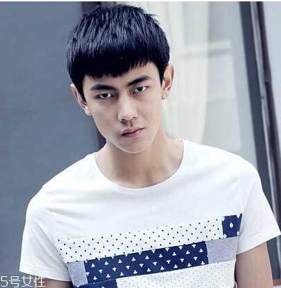 男生夏天该剪什么发型才帅 男生夏季发型推荐