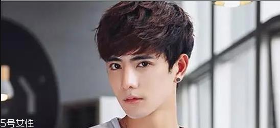 男生夏天该剪什么发型才帅 男生夏季发型推荐