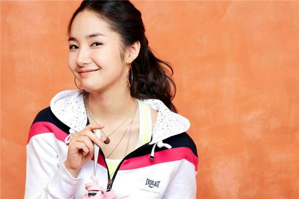 丰太阳穴一般多少钱 和填充材料有关