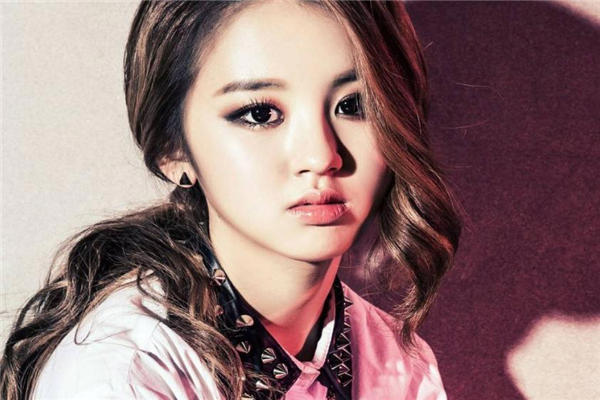 丰太阳穴一般多少钱 和填充材料有关