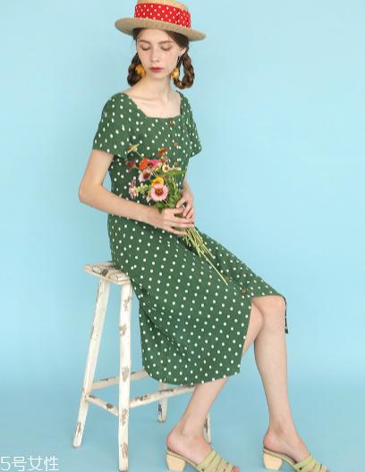 波点衣服怎么搭配 复古又有情调