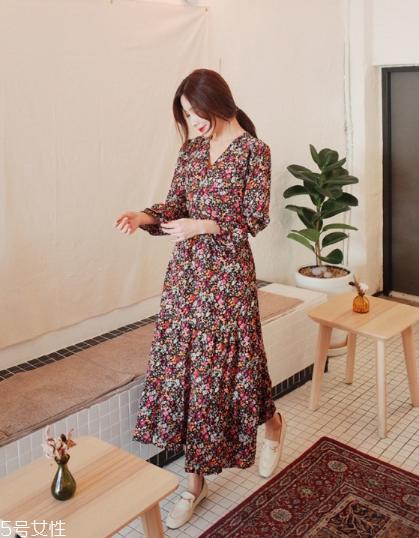 碎花连衣裙搭配什么鞋子？玩转复古甜美