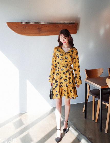 碎花连衣裙搭配什么鞋子？玩转复古甜美