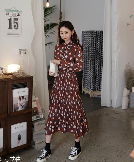 碎花连衣裙搭配什么鞋子？玩转复古甜美