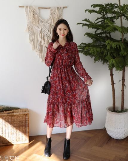 碎花连衣裙搭配什么鞋子？玩转复古甜美