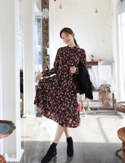 碎花连衣裙搭配什么鞋子？玩转复古甜美