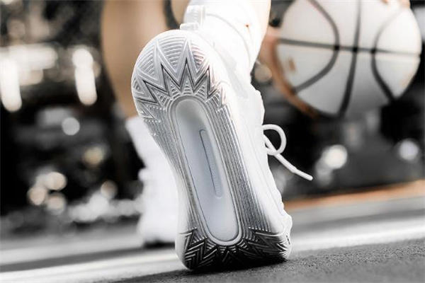 jordan zero gravity实战测评 aj全新实战球鞋