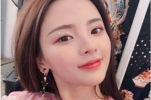 怎么画少女妆 清新学生妆容画法