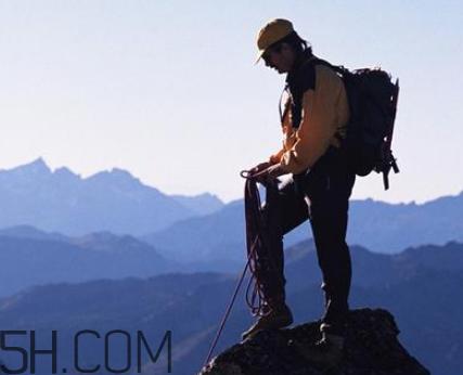 登山鞋什么牌子好?登山鞋与徒步鞋的区别