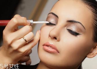 内双用眼线笔还是眼线液好？好用眼线笔推荐