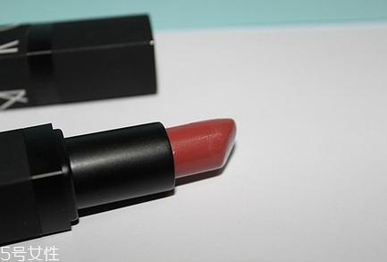 nars黑管口红试色大全 nars口红真假辨别方法