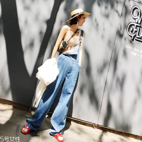 背带裤怎么穿出个性？个性背带裤穿法推荐