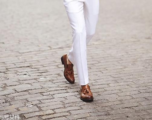 乐福鞋怎么搭配衣服 3种乐福鞋搭配指南