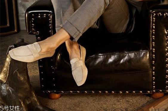 乐福鞋怎么搭配衣服 3种乐福鞋搭配指南