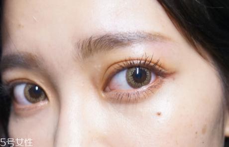 睫毛怎么刷卷翘持久 多一个步骤让睫毛更卷翘持久