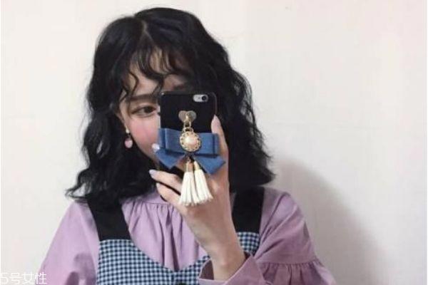 齐肩短发烫什么卷好看 齐肩发这样弄最好看