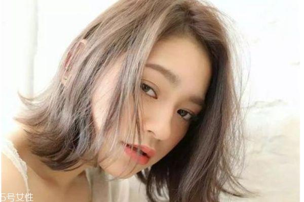 齐肩短发烫什么卷好看 齐肩发这样弄最好看