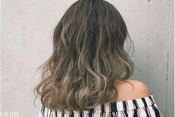 2019年流行什么卷发 2019年流行的长发波浪卷