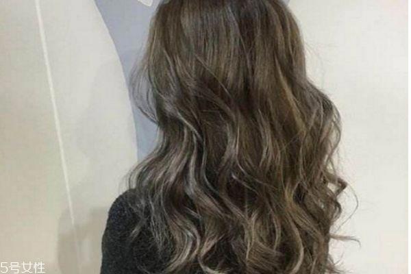 2019年流行什么卷发 2019年流行的长发波浪卷