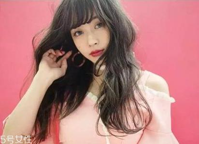 2019年流行什么卷发 2019年流行的长发波浪卷