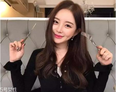 2019年流行什么卷发 2019年流行的长发波浪卷