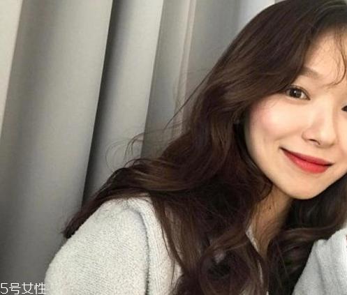 2019年流行什么卷发 2019年流行的长发波浪卷