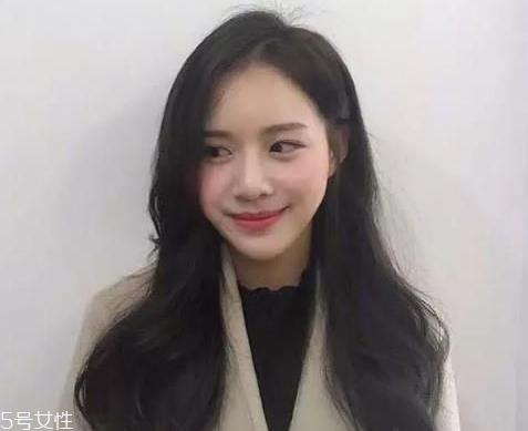 2019年流行什么卷发 2019年流行的长发波浪卷