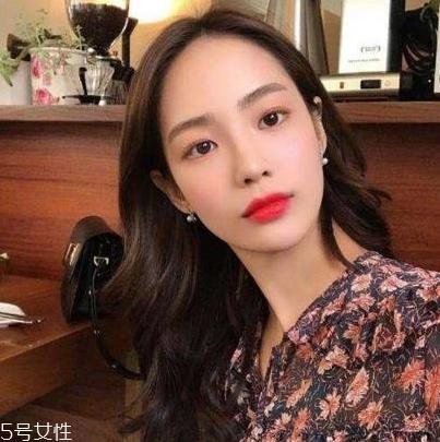 2019年流行什么卷发 2019年流行的长发波浪卷