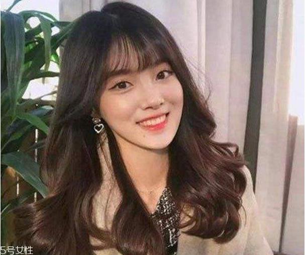 2019年流行什么卷发 2019年流行的长发波浪卷