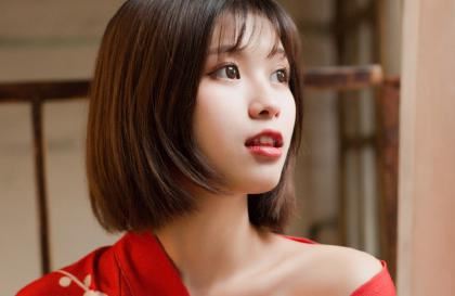 大型大巴车最后一排被轮流问好 在车里被要了好几次