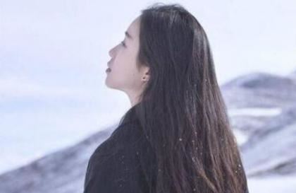 受不了把岳睡了 第一次和岳母出差听到隔壁声音