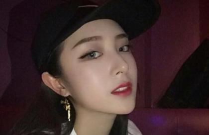 他两个朋友做了我一晚 被两个男人同时进去受不了