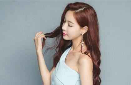 我一开始反抗后来舒服 老公睡觉非的把手放里面