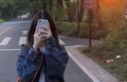 两对情侣互换当面做电影 男友看了以后要求和朋友互换伴侣