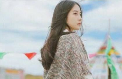 教练等不及在车里就来开始了 教练在没人的地方要了我