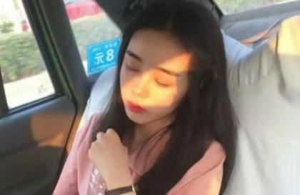 为拿驾照雨天和教练在车内 被各种工具调教的校花
