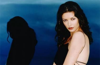 凯瑟琳·泽塔-琼斯荧幕处女作 大尺度三级性感演出