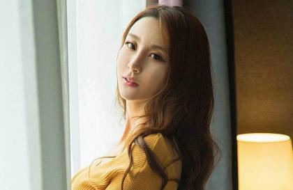 我撩我妈结果成功了 被领养的我成了妈妈的精神寄托