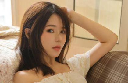 我撩我妈结果成功了 被领养的我成了妈妈的精神寄托